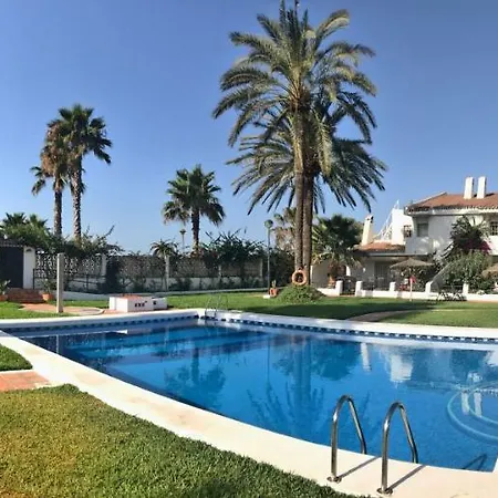 Beachfront Oasis In Costa Del Sol. Prázdninový dům *