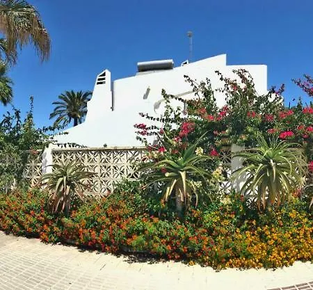 Beachfront Oasis In Costa Del Sol. Prázdninový dům