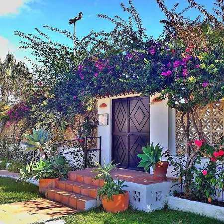 Beachfront Oasis In Costa Del Sol. Prázdninový dům